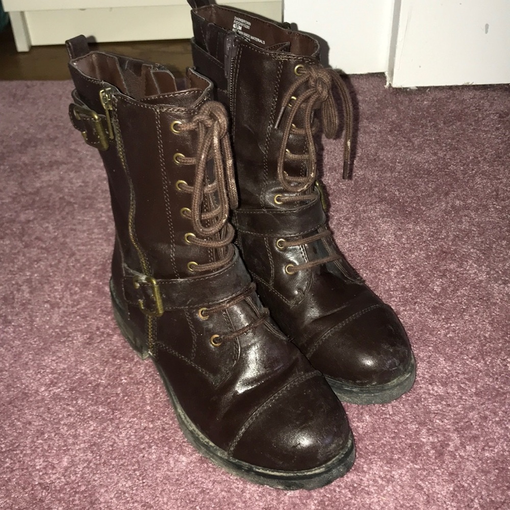 FIDO brown boot